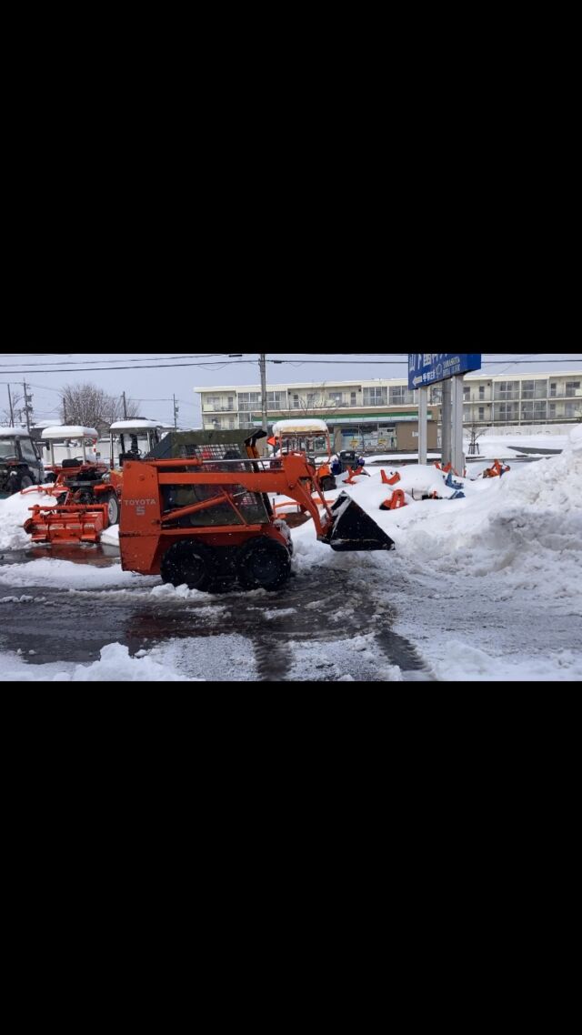 まだまだ雪が降って大変ですよね😭😭

広範囲を一気に除雪したい方にオススメ！！

こちらは現状販売です🥺

お近くの方は現物をお店に是非見に来てください🤗

即日お引き渡しさせて頂きます！

要らなくなった農機具や、
除雪機、重機、トラックや車までお買取させて頂きますので気になる方は一度お電話ください☎️

0120-300-013
査定や出張買取の費用はかかりません🙅‍♀️ので
ご安心ください😊

#agriculture #tractor #agriculturalequipment #purchase #トラストアップ #trustup #農機具 #農機具買取 #農機具販売 #中古農機具 #農家さんと繋がりたい #家庭菜園 #農業女子 #農業男子 #農業 #農家 #トラクター  #耕うん機 #クボタ #kubota #ヤンマー #日産 #中古車　#トラクター女子　#除雪機